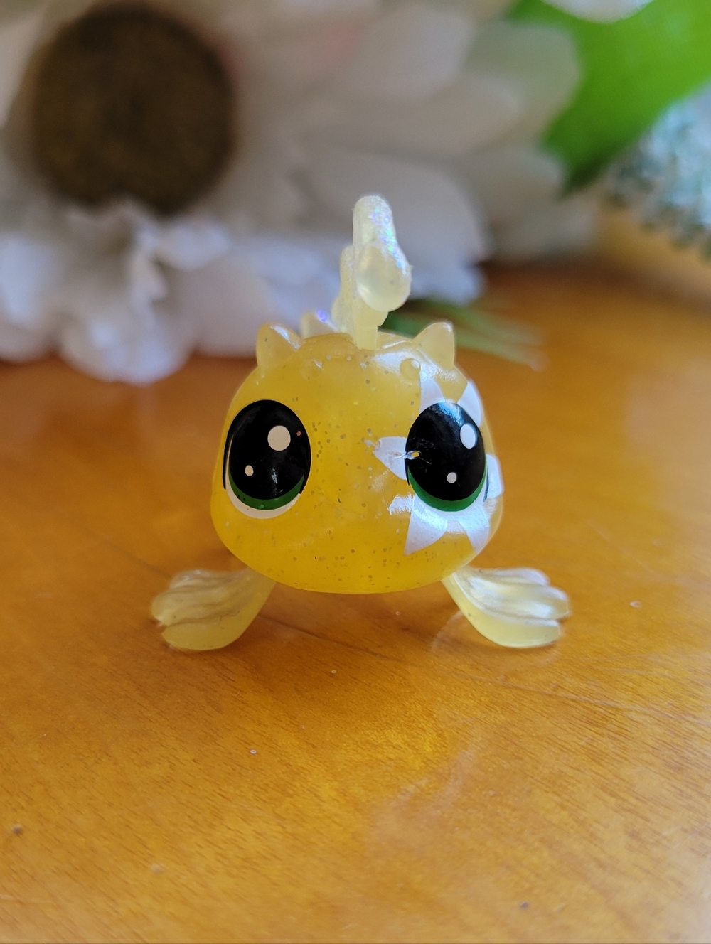 Littlest Pet Shop LPS Mini Angler Fish Petal Party Lily Glitter Yellow Flower